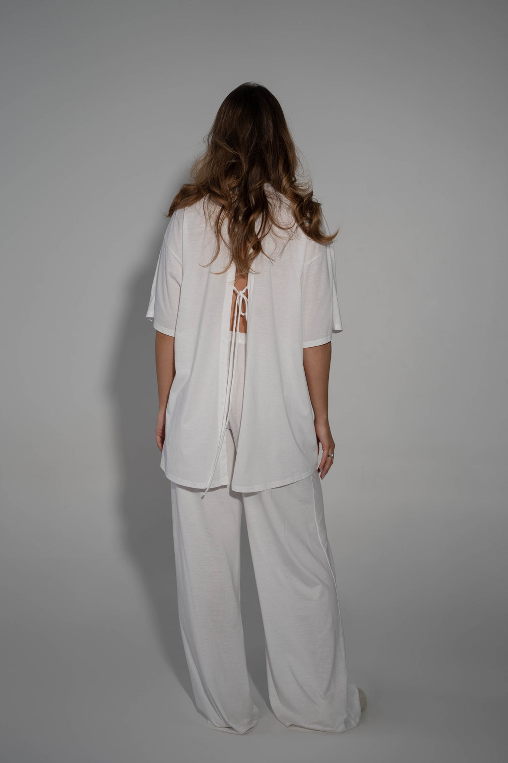 T-krekls ar atvērtu muguras daļu