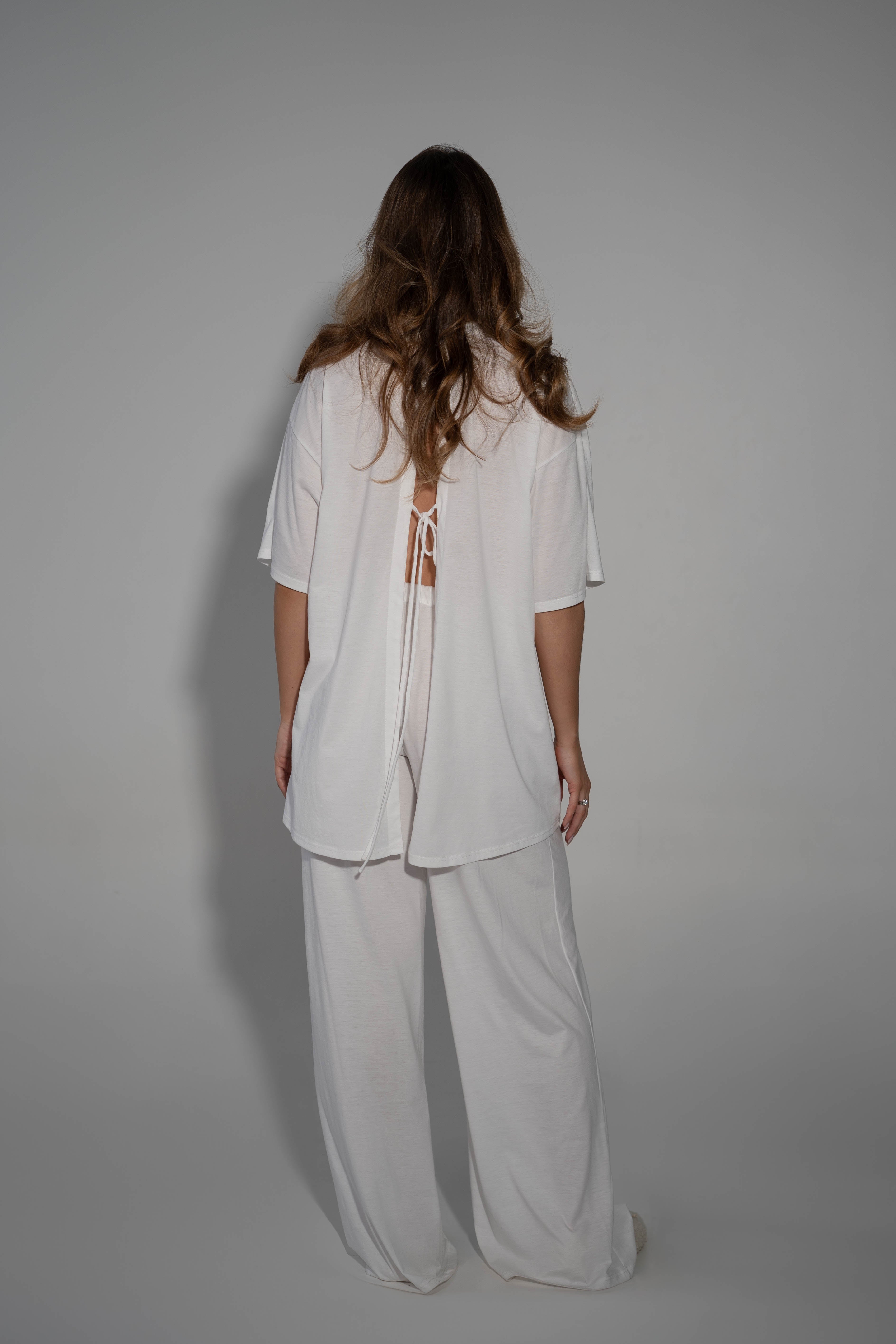 T-krekls ar atvērtu muguras daļu