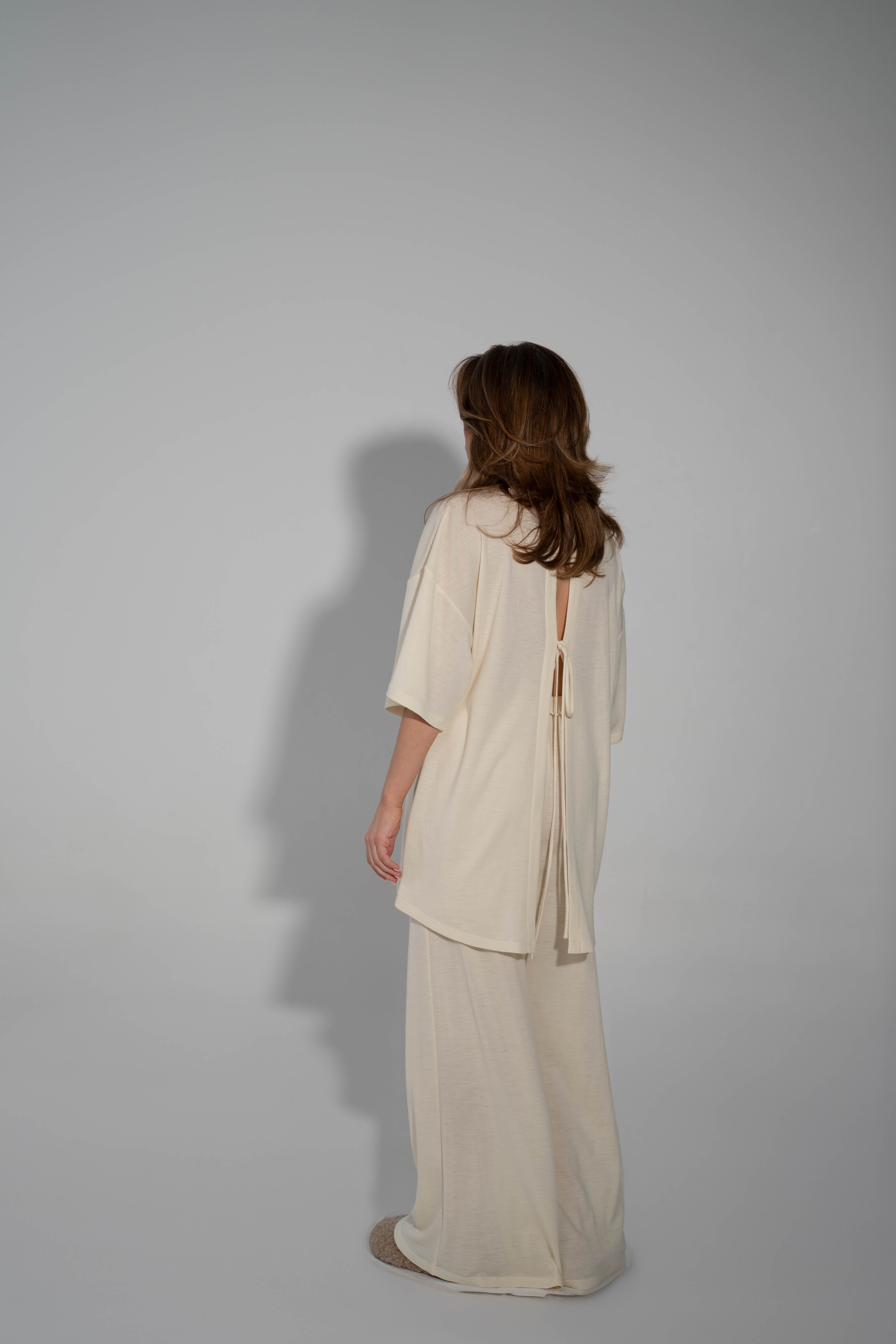 Merino vilnas T-krekls ar atvērtu muguru