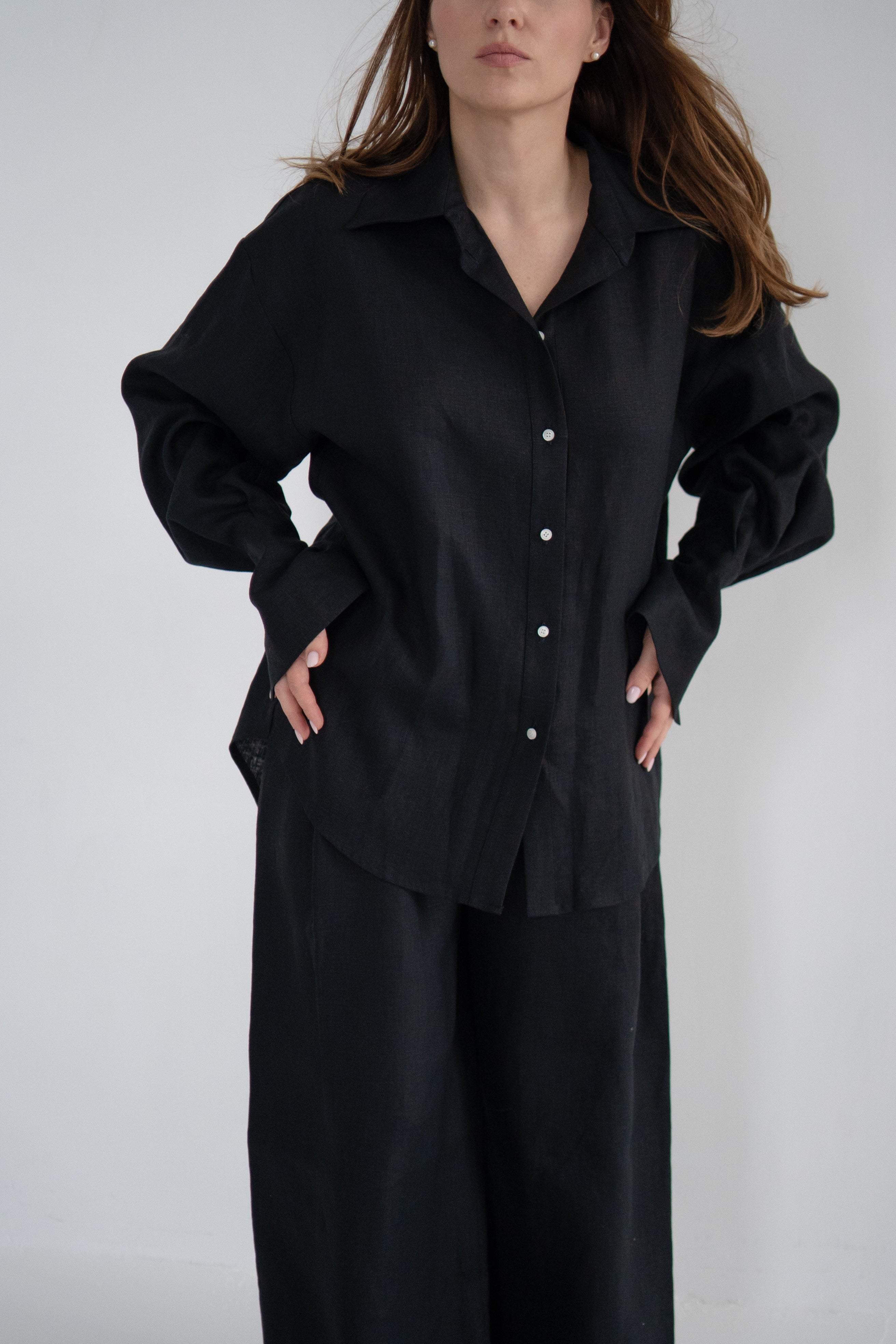 ODA lina krekls ar izgriezumu uz muguras