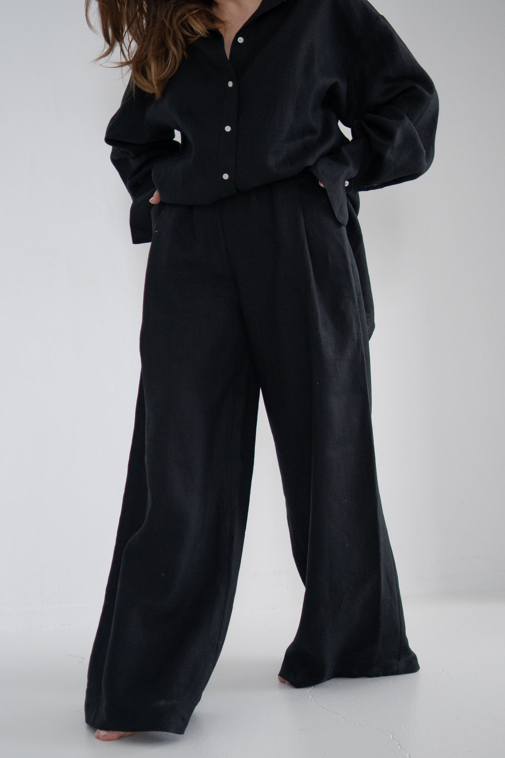 ODA lina krekls ar izgriezumu uz muguras