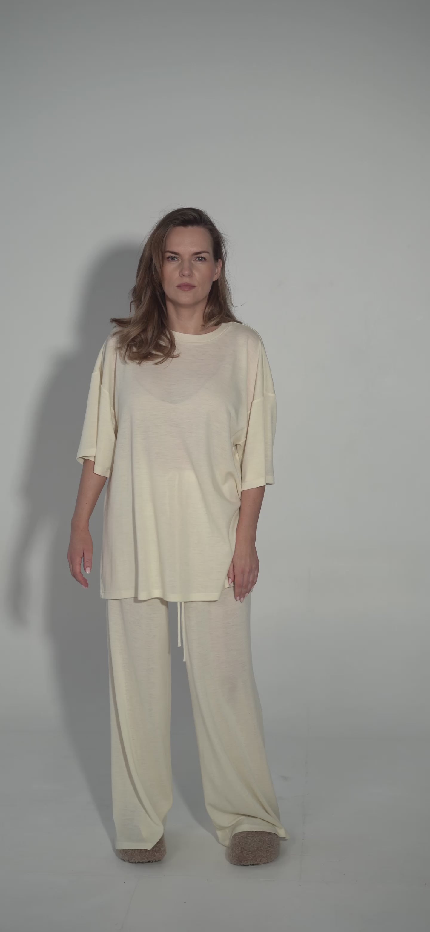 Merino vilnas T-krekls ar atvērtu muguru